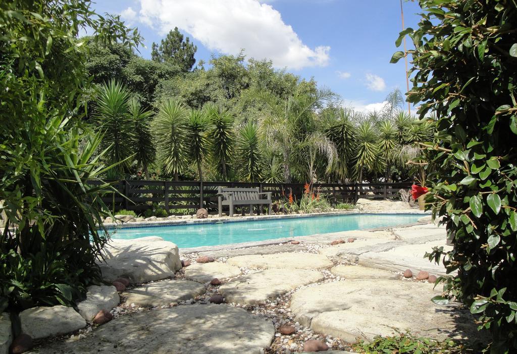 Pine Tree Lodge Midrand Eksteriør billede